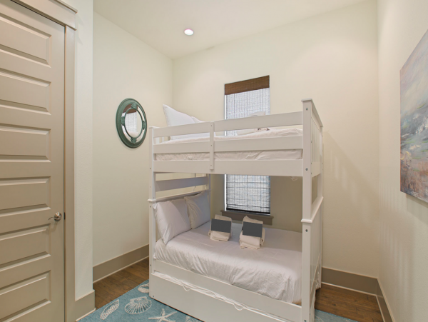 Spacious 4 Bedroom Home Sleeps 12 Guests